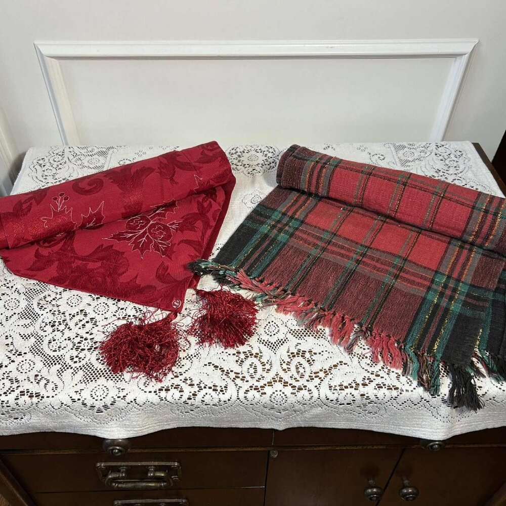 Christmas Table Runner pair - Picture 1 of 8